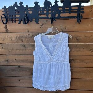 275. Simply Noelle White Embroidered Sleeveless Boho Tunic Top